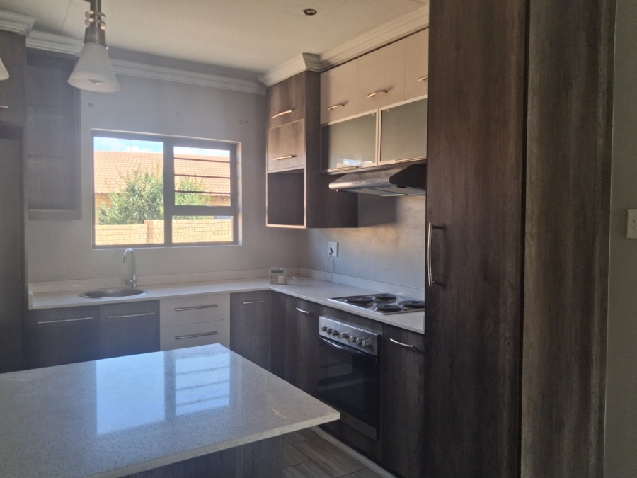 To Let 3 Bedroom Property for Rent in Hillside Free State